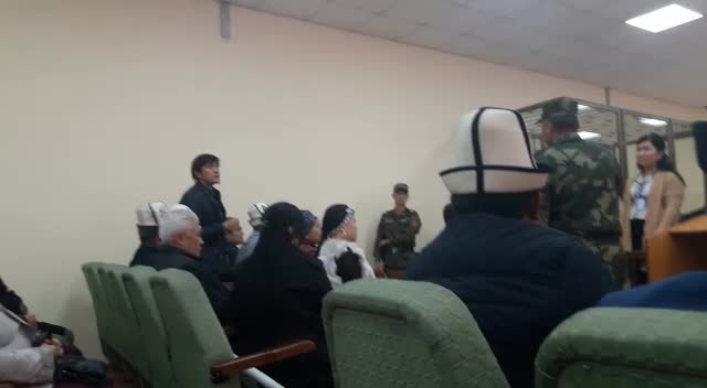 Сапановдун сотунда конвойлор менен Э.Байсалов кайым айтышты 