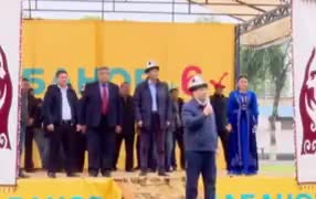 Бакыт Төрөбаев президенттик жарыштан баш тартарын жарыялады