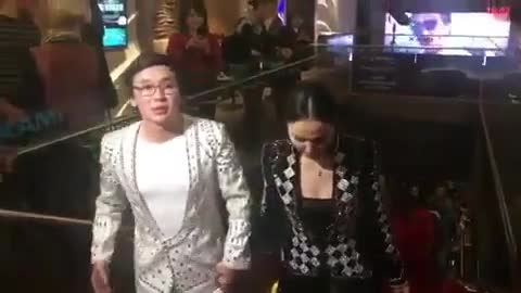Кайрат Нуртас жубайы менен