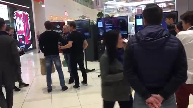 Кыз сүйлөшкөн жигитин элдин көзүнчө жазалады