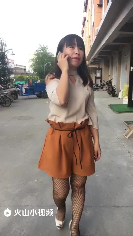 Кызды сууга отургузуп шылдыңдап))