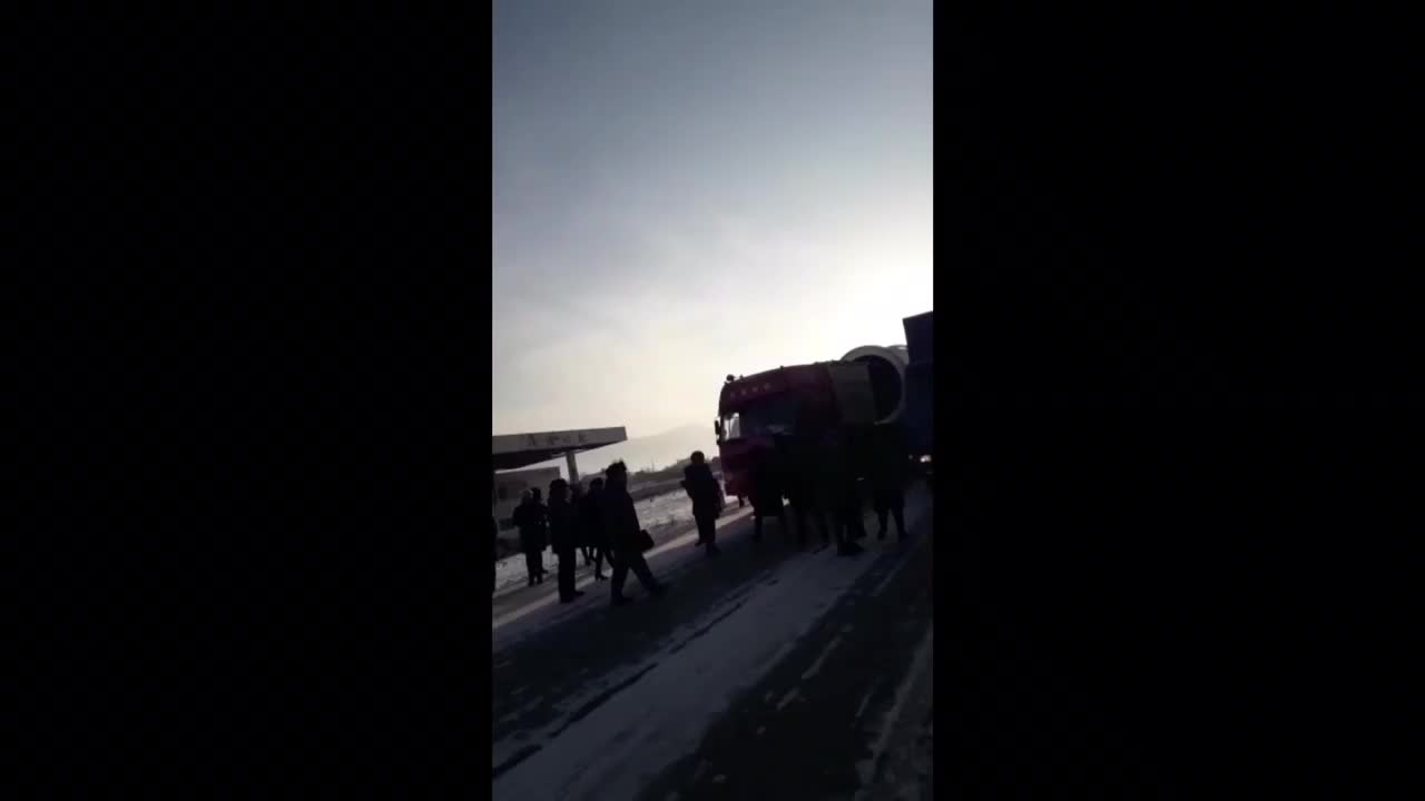 Ат-Башыда жол тосушкан аялдар