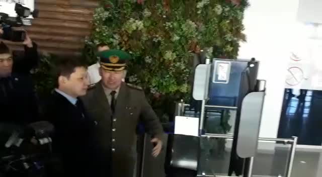 С.Исаков "Электрондук дарбазадан" өттү