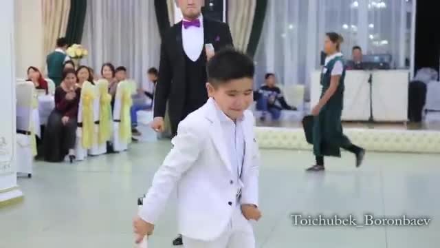 Той жылдызы ырчы Сезимбек  