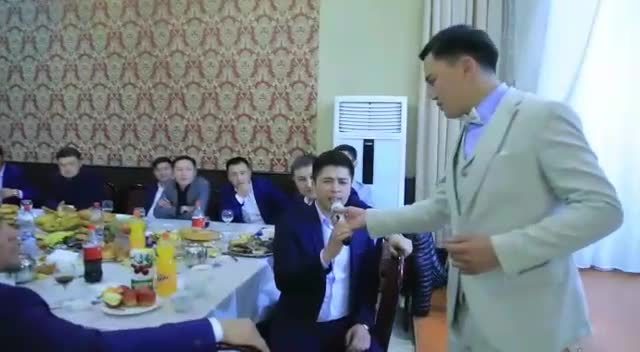 Тойго келген коноктон жандуу үн