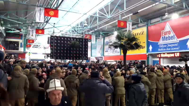 Хабиб Нурмагомедов Бишкекте күйөрмандары менен жолукту 
