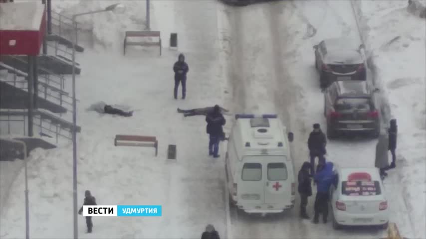 Ижевскиде эки кыз бийик имараттан боюн таштады