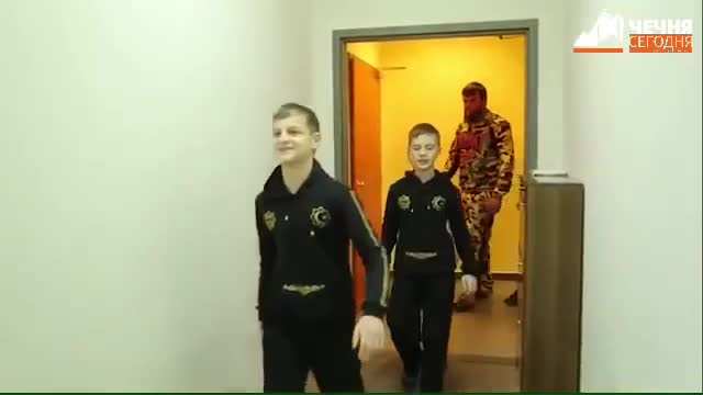 Рамзан Кадыровдун уулдары казакстандык балага жооп берди 