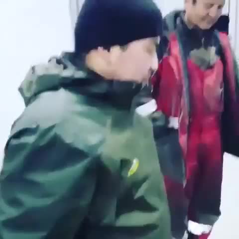 Баткенде тургун Багги үлгүсүндөгү унааны колго жасап жатат