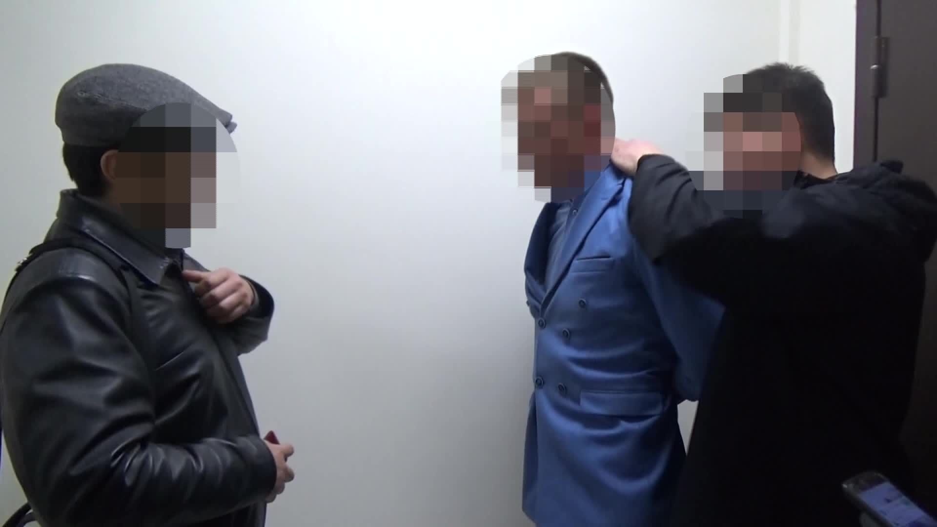 Ишкерди барымтага алып, 100 миң $ талап кылган кылмыштуу топ кармалды