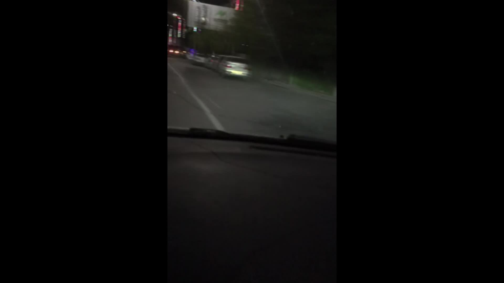 Ош шаарындагы жолго сызылган белгилер