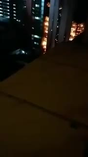 Бразилияда көп кабаттуу үй күйүп жаткан учурда урап түштү
