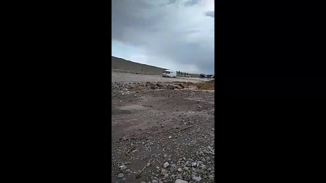 Лейлекте жааган катуу жаандан сел коркунучу жаралууда 