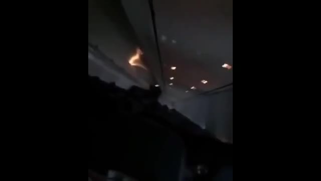 Кыйрап жаткан учактын ичинде тартылган видео