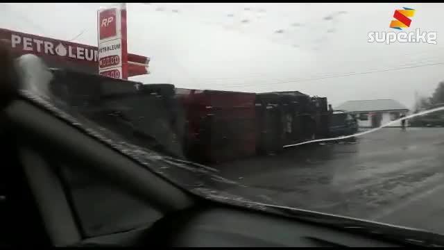 Жүк ташуучу унаа оодарылып кетти