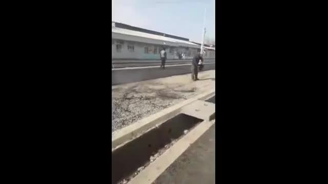 Жалал-Абадда тургундар асфальттын туура төшөлүп жатканынан күмөн санашат 