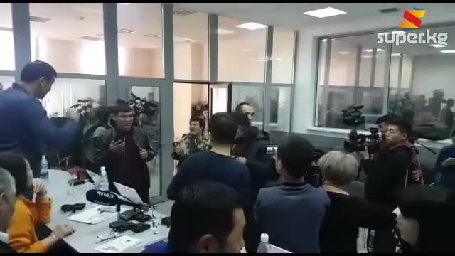 КСДПнын мүчөлөрү маалымат жыйын учурунда чыр чыгарышты