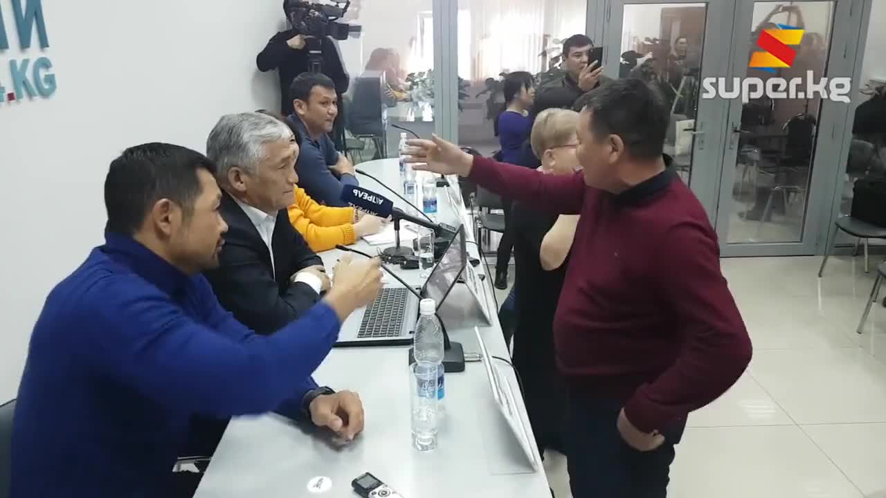 "КСДП Атамбаевсиз" жыйынын үзгүлтүккө учуратуу аракети 