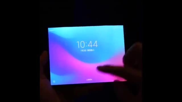 "Xiaomi" компаниясына таандык ийилме смартфону көрсөтүлдү