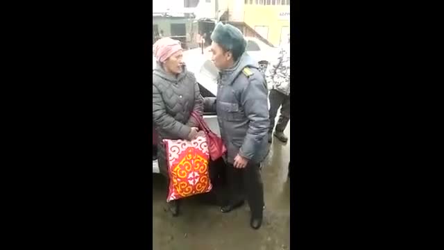 Милиция көчөдө түкүрдү делген кишини кармады 