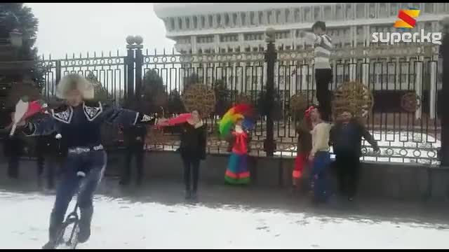 Митингге чыккан цирк артисти Клара Тажиева