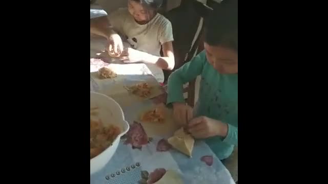 Алма быш, оозума түш эмес. Тамагыңар таттуу болсун.