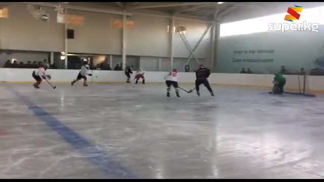 Бишкекте ардагерлер арасында хоккей боюнча мелдеш өттү. Миң-Куш-Бишкек