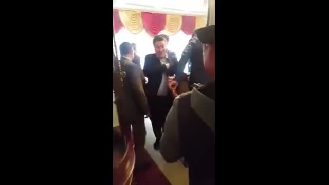 Асилбек Жээнбеков Тазабек Икрамовдун уулуна бата берди