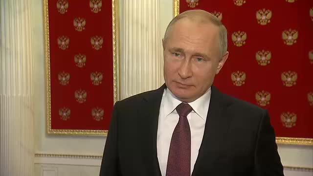 Путин: "Кыргыз өлкөсүнө саясий туруктуулук керек. Эл азыркы бийлик тарапта болушу абзел"