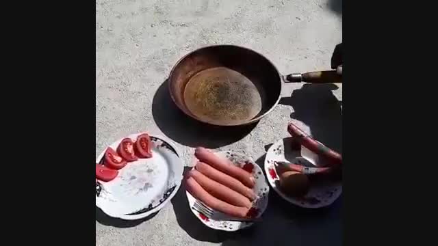Интернетке Ош шаарынын тургуну күнгө жумуртка жана сосиска бышырган видео тарады