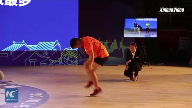 Кытайлык Цэн Сяолин скакалкадан секирүү боюнча рекорду койду 