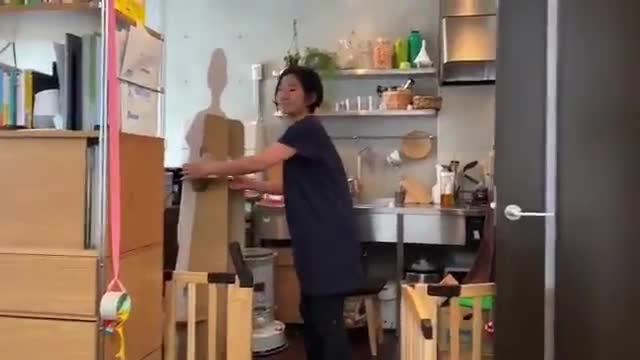 Аял баласын алаксытуу үчүн өзүнүн көчүрмөсүн жасаткан