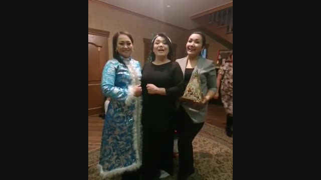 Ырчылар Азиза, Айнура Салахидинова, Роза Шакирова Жаңы жылыңыздар менен куттуктайт