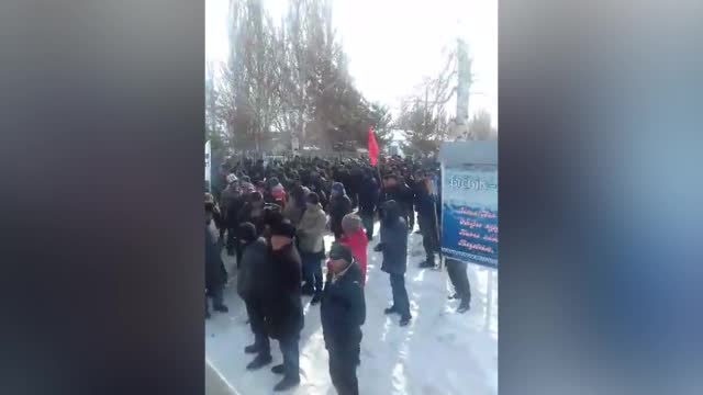 Түптө Садыр Жапаровду колдогон митинг өттү