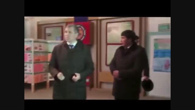Баткен облусунун ыйгарым укуктуу өкүлү Акрам Мадумаров мугалимдерди "галстугуңар жок" деп сынга алды