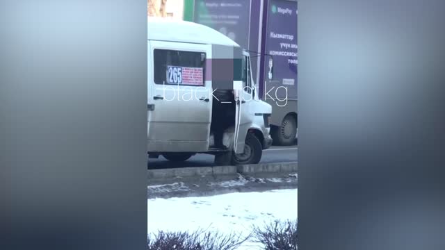 Бишкекте маршруткадан заара ушаткан айдоочу 