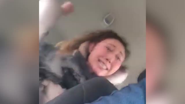 Ыйлап да алды. Жүргүнчү аялдын таксистке ызасы