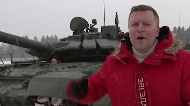  Орусияда аскер кызматкери сүйүктүүсүнүн колун 16 танктын курчоосунда сурады