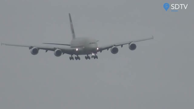 Улуу Британияда катуу шамалдан улам учак араң конду
