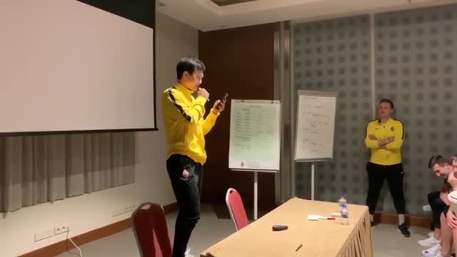 Гүлжигит Алыкулов "Кайрат" клубуна ырдап берди