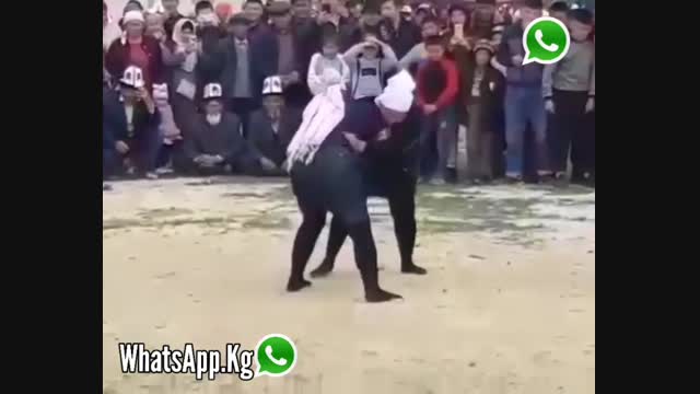 Эрежесиз мушташка түшкөн келиндер сынга кабылды
