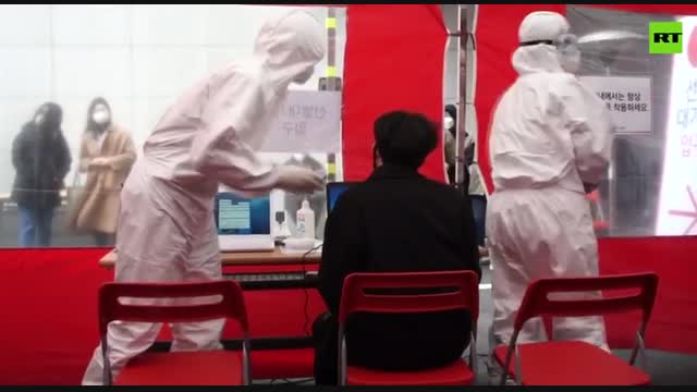Сеулда коронавирусту атайын алачыктарда текшерип жатышат