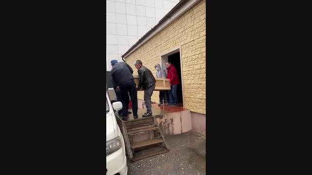 Маркумдардын сөөгүн мекенине жөнөтүп жатышат