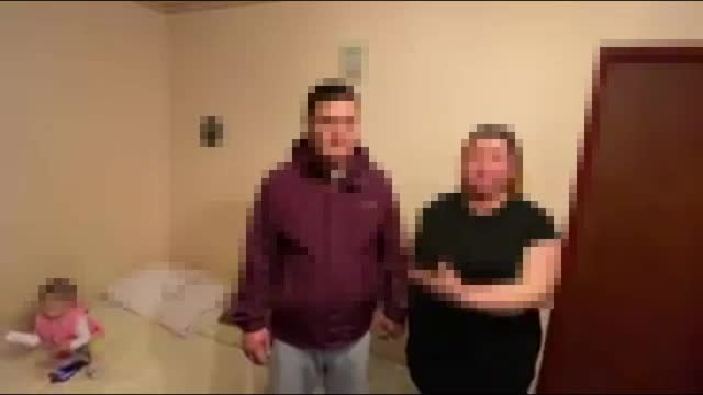  "Күйөөм камалып кетсе, бизди ким багат?". Баласын сабаган атанын аялы күйөөсүнүн камалышын каалабайт