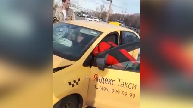 Москвада мас абалында унаа айдаган Кыргыз жараны ДТПга кабылды