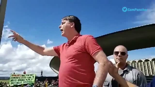  Бразилиянын президенти митинг өткөрүп, коронавируска каршы күрөшүү боюнча сунуштарга каршы чыкты