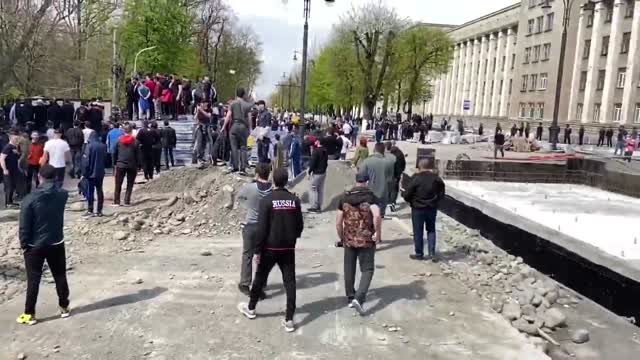  Владикавказда "өзүн-өзү изоляциялоо" режимине каршы 2 миң адам чогулду