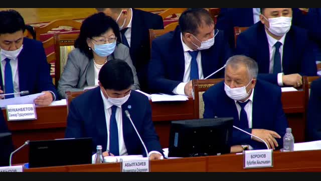 Өкмөт башчы Жогорку Кеңештин жыйынында сөгүндү