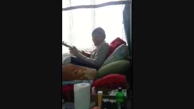 Малик Аликеевдин төшөктө жатып ырдаган ыры тарады