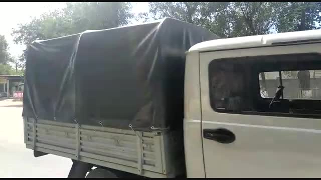 ЭЛДИК ВИДЕО: "Бишкекте унаа бетон тосмонү сүзүп блок посттон өтүп кетүүгө аракет кылган